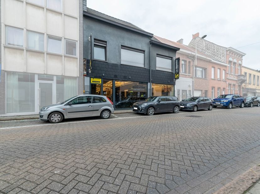 Bien professionnel à vendre
                    à 2845 Niel