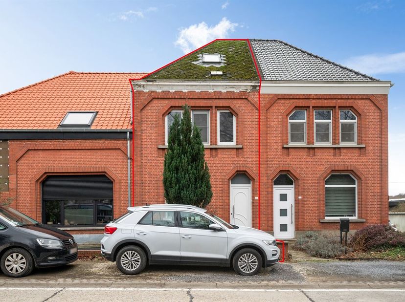 Deze charmante woning, gelegen aan de Turnhoutsebaan 132 in Diest, combineert een karaktervolle gevel met een comfortabele en instapklare binnenafwerk