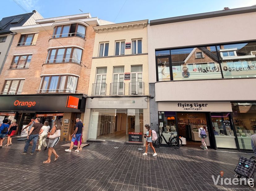 Handelspand op een absolute toplocatie in de bruisende Kapellestraat - uitzonderlijk commercieel gelegen in het levendige hart van de meest gegeerde e