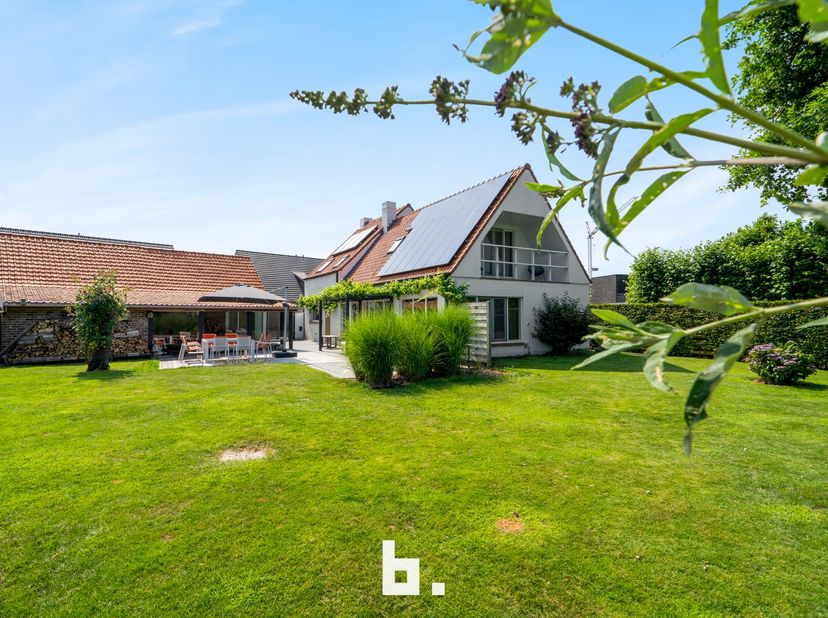 Welkom op zaterdag 11 juli van 9u tot 13u30u.<br />
<br />
Dit pand wordt verkocht onder het systeem van START 2 FINISH.<br />
Elk prijsvoorstel gelij