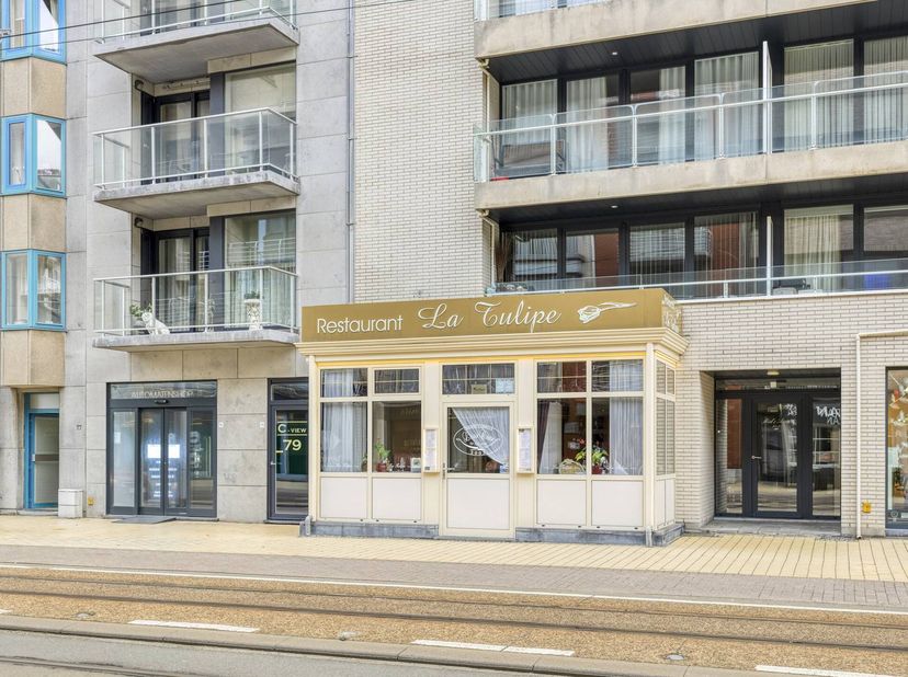 Le bâtiment hôtelier La Tulipe bénéficie d'un emplacement privilégié sur la Leopoldlaan 81 à Middelkerke, à côté du nouveau casino et du front de mer.