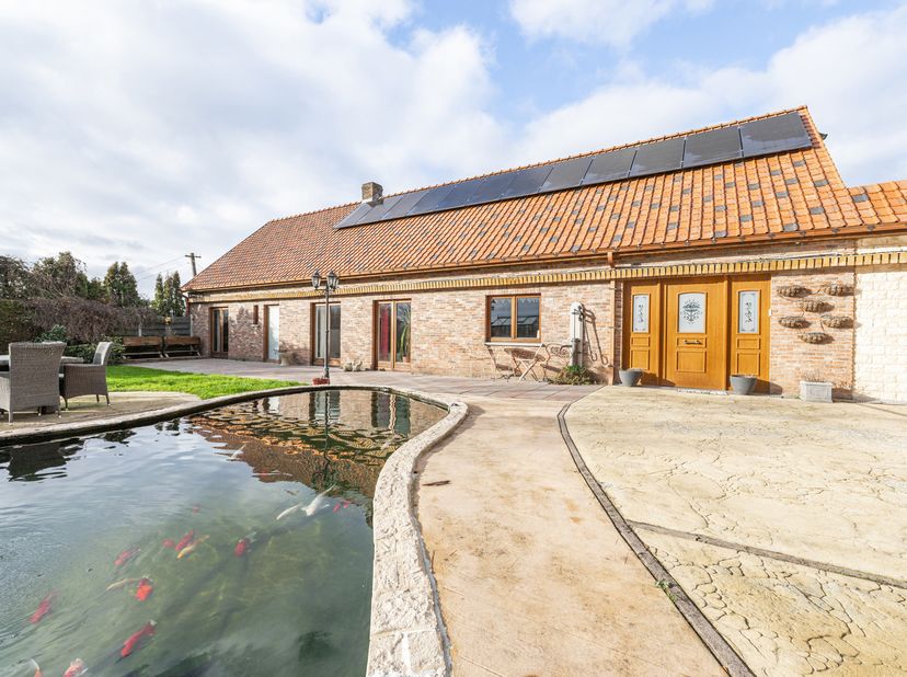 *** À VENDRE *** Rebecq - Bierghes - Charmante villa de type fermette offrant 4 chambres, un jardin et un vaste garage, idéalement située au calme, po