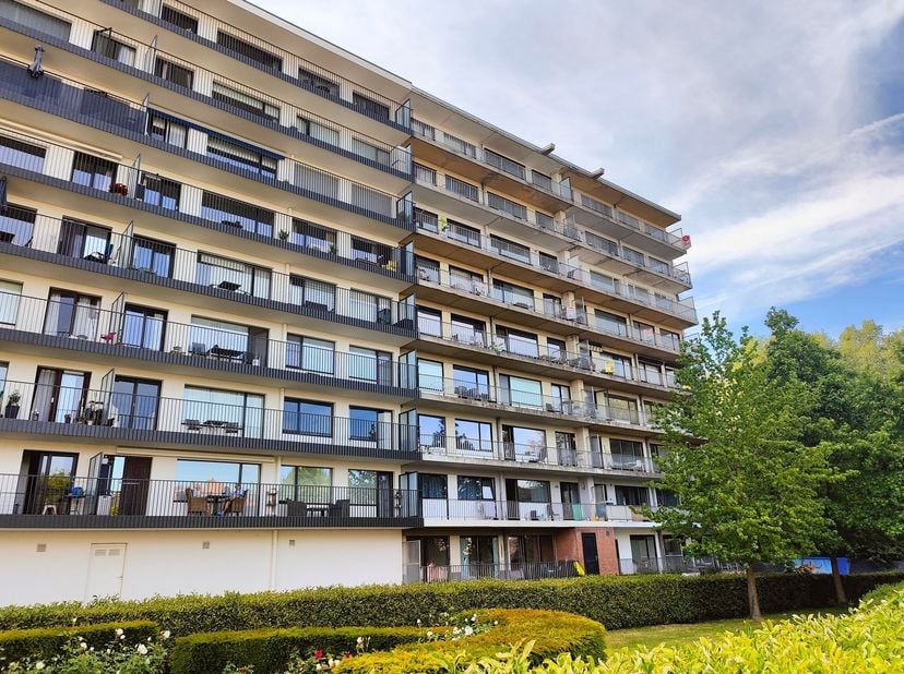 Tweeslaapkamerappartement nabij het centrum van Roeselare<br />
<br />
Op zoek naar een interessante investering of een ruim appartement op een topl