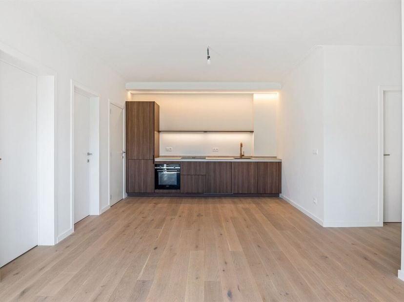 Prachtig app met 3 slpks en groot, zonnig terras!<br />
Dit prachtig appartement is centraal gelegen in een rustige straat in Lier met alle voorzienin