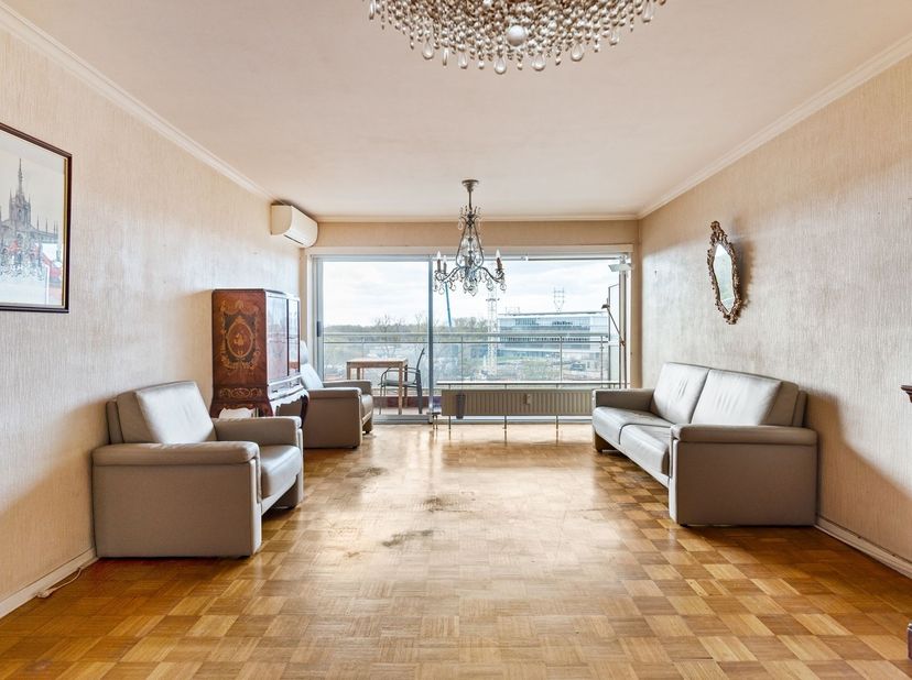 Op te frissen Appartement met 2 slaapkamers en twee terrassen op centrale ligging in Mechelen<br />
<br />
Dit appartement te koop in Mechelen is ce
