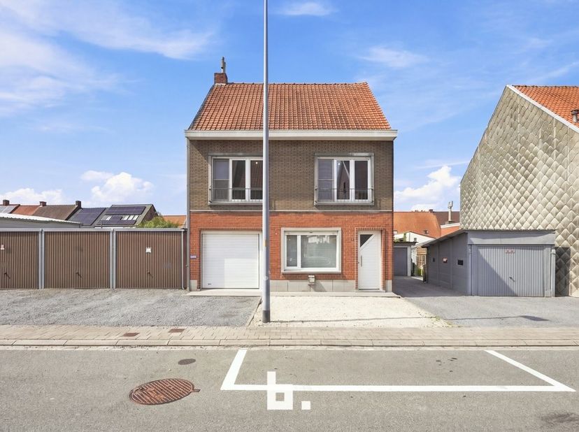 Huis te koop in Steenstraat 24,
                    8760 Meulebeke