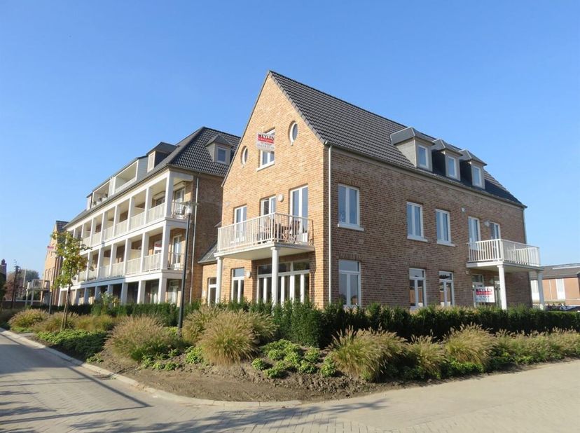 Bel appartement de plain-pied avec terrasse et place de parking souterraine<br />
Situation : Situé au coeur d'un quartier calme près du centre de Her