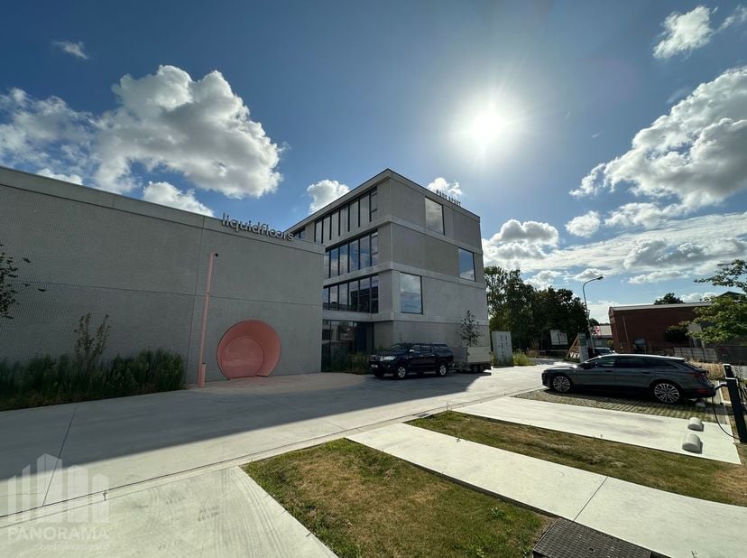 Nieuwbouw kantoor van 142 m²&amp;nbsp;in combinatie met een nieuwbouw magazijn van 180 m² te koop op amper 900 m van de Oudenaardsesteenweg (N391) die na