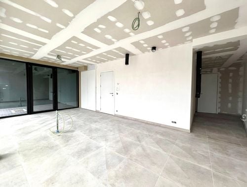                                         Immeuble de bureaux à vendre à Desselgem, € 150.000
