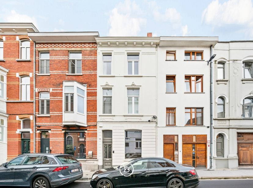BEZOEKDAG 13/06 - op afspraak.<br />
Instapklare burgerwoning gelegen in de Frans Spaestraat, op een uiterst gunstige en gegeerde locatie aan het Zuid