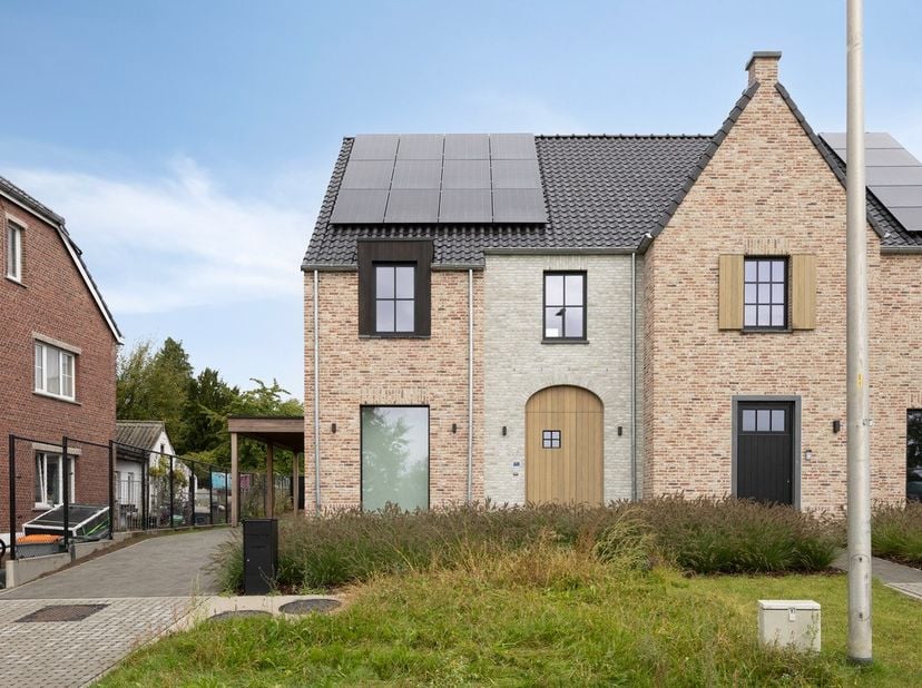 Huis te koop in Buissen 17B,
                    3730 Bilzen