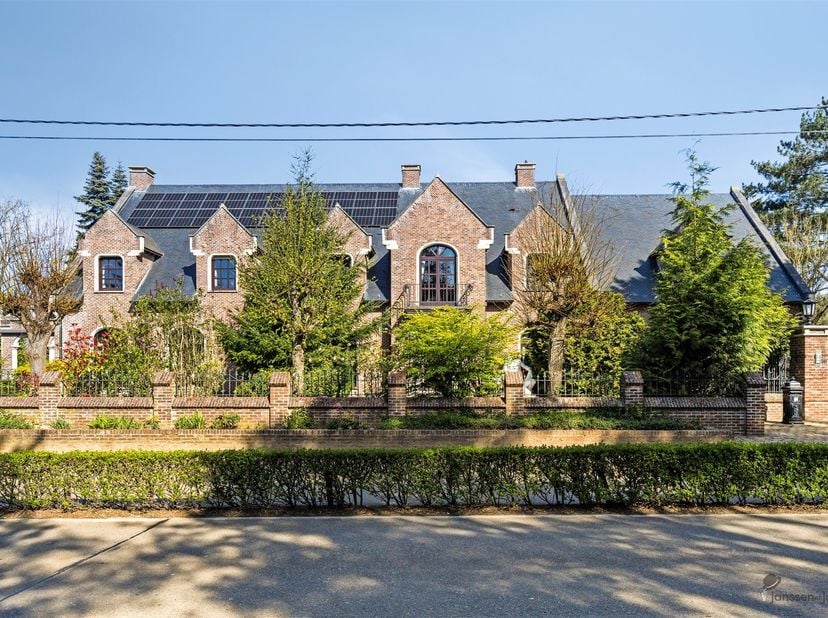 Villa luxueuse avec espace et confort inédits, un joyau unique à Eindhout<br />
<br />
Entrez dans cette villa exceptionnelle d'une surface habitabl