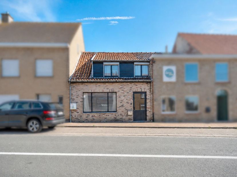 Mooi rijhuis in het hartje van Beveren-aan-de-IJzer (Alveringem)<br />
Bent u op zoek naar een interessante investering of een instapklare gezinswonin