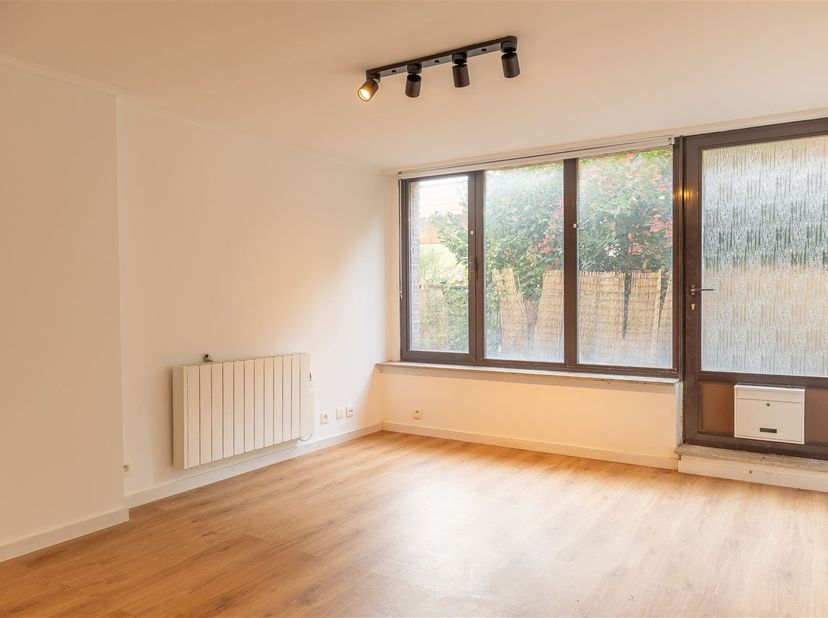 Property One vous propose des bureaux idéalement situé sur l’avenue de la Forêt de Soignes à proximité du centre. Les bureaux disposent de deux entrée