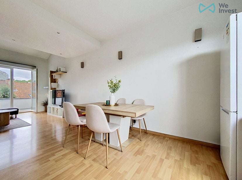 Tel : 0456 79 45 19 / E-mail : sophia.vanhove@weinvest.be<br />
We Invest heeft het genoegen u exclusief dit prachtige appartement aan te bieden, gele