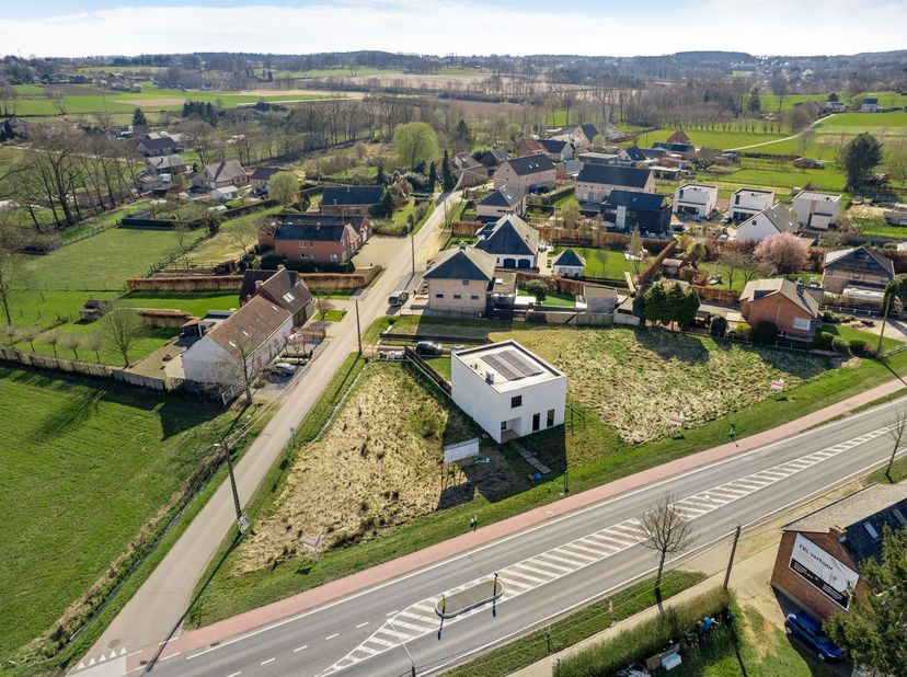 Op zoek naar een betaalbare bouwgrond op een praktische locatie?<br />
Aan de Diestsesteenweg 177 in Aarschot vindt u een perceel van 656 m² voor hal