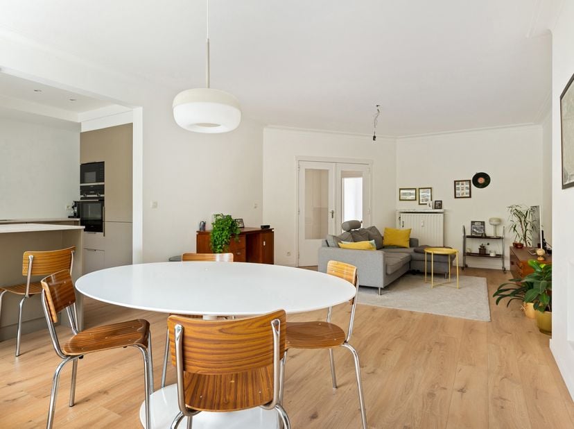 Prachtig appartement met twee slaapkamers<br />
GA NAAR WWW.DEBOERENPARTNERS.BE OM RECHTSTREEKS UW ONLINE AFSPRAAK IN TE PLANNEN<br />
Instapklaar app