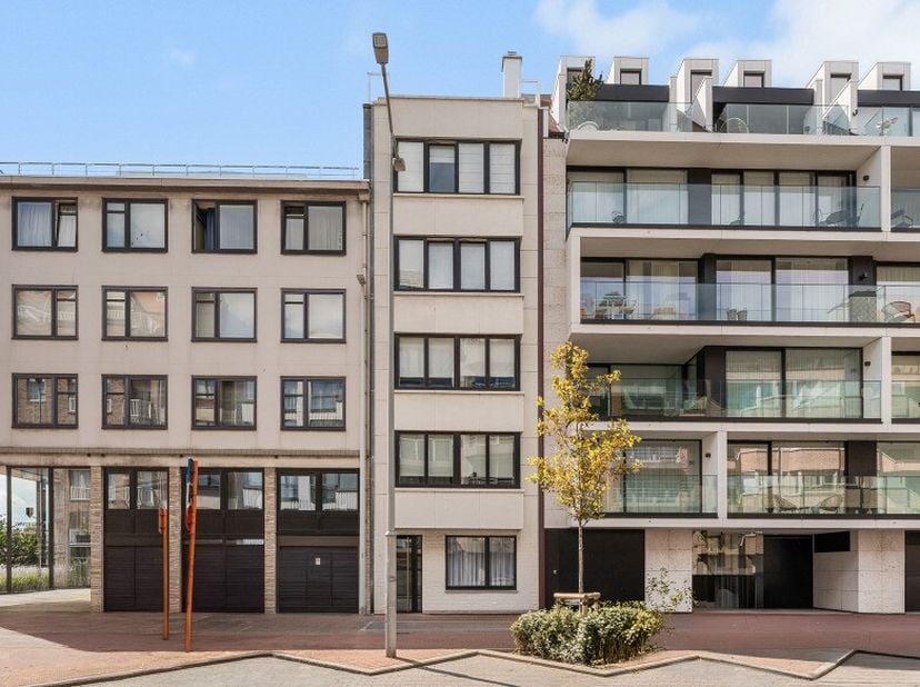 Knokke: Te renoveren gelijkvloers appartement te koop met 1 slaapkamer op toplocatie in de Paul Parmentierlaan.Bent u op zoek naar een appartement dat