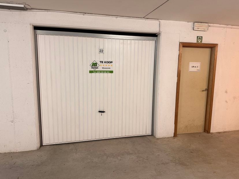 Residentie CONTENDER : in volle centrum met inkom langs de Distellaan nr. 3, gesloten garage voor 1 wagen gelegen onder de residentie (niveau -2 berei