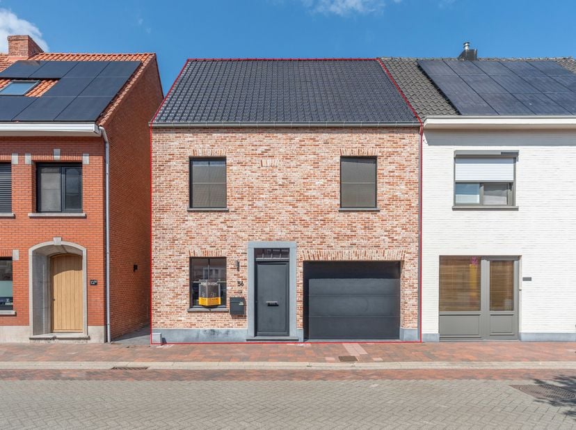 Centraal gelegen woning met 3 slaapkamers te Vosselaar<br />
EPC: 109,68kWh/m² | Beschikbaar: 01/12/2026 | Inpandige garage<br />
Bezoek aanvragen via