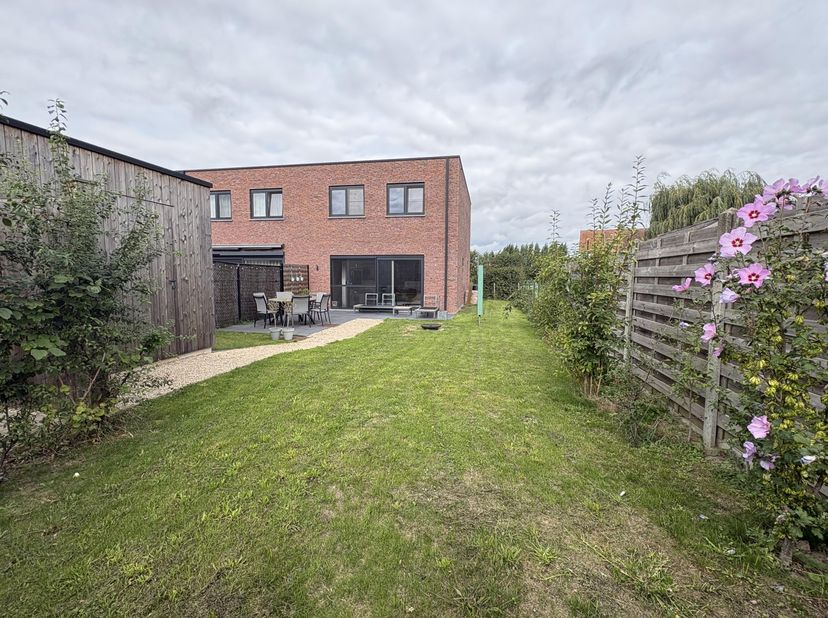 Huis te koop in Robert De Preesterstraat 86D,
                    9700 Nederename