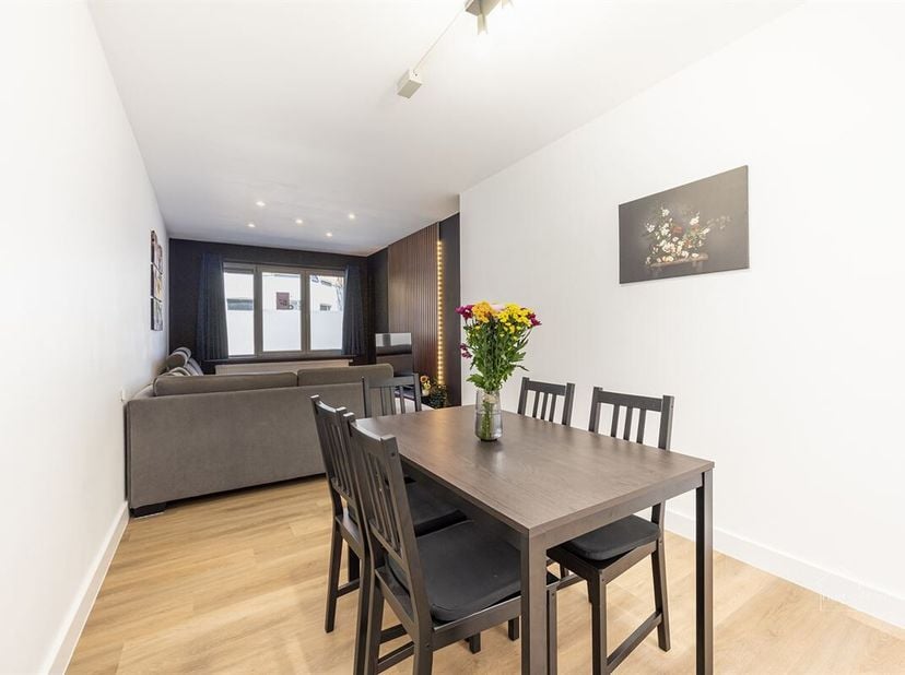 Instapklaar gelijkvloers 2-slaapkamerappartement met terras in Mechelen<br />
Op zoek naar een comfortabel en instapklaar appartement op een rustige,
