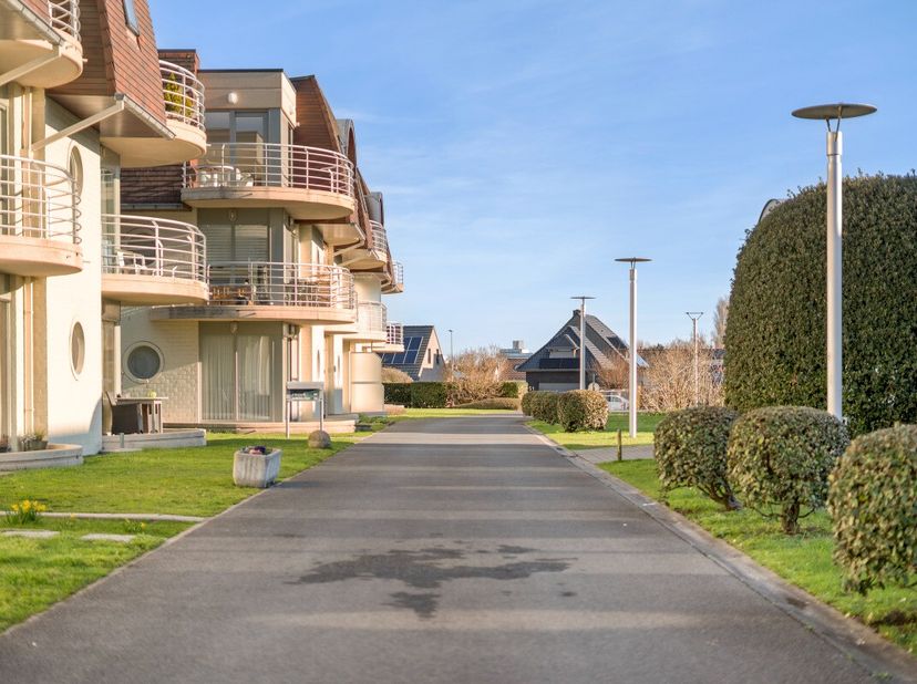 [[ DIT PAND NEEMT DEEL AAN DE ERA OPEN HUIZEN DAG OP 13/6 VAN 11:00 TOT 12:00 ]] Te koop: gezellig appartement in de Derbylaan, Bredene, gelegen in ee