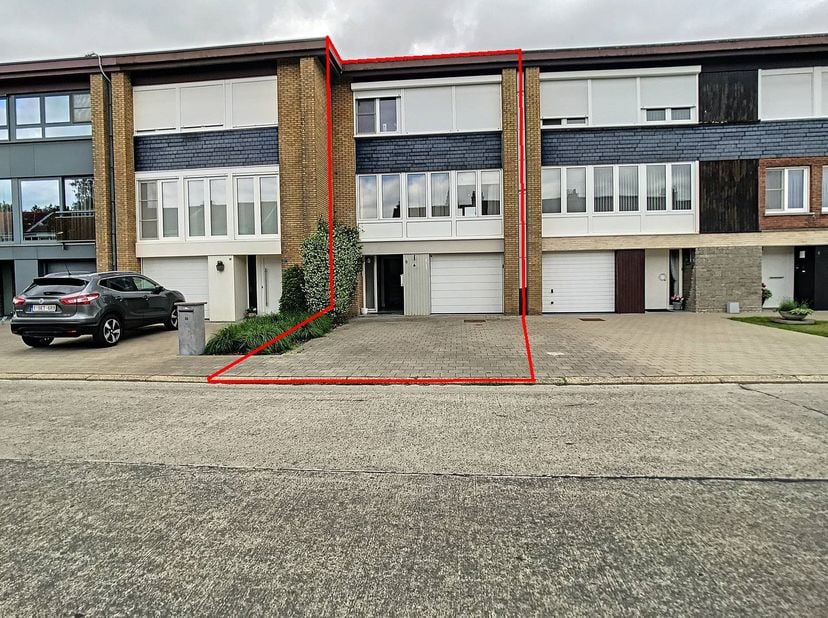 Maison lumineuse et confortable à louer dans la ville populaire de Sint-Michiels !<br />
Vous recherchez une maison prête à emménager stratégiquement