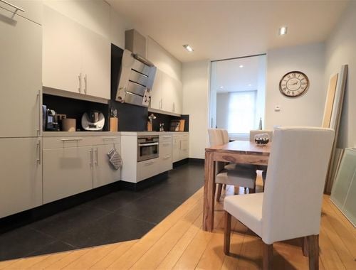                                         Appartement te huur in Etterbeek, € 1.350
