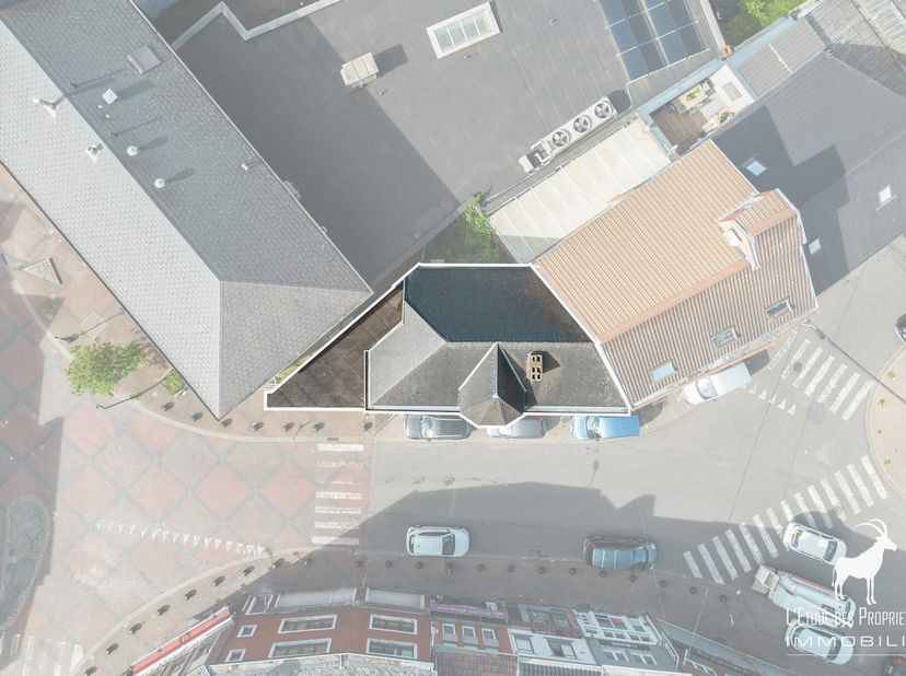 Makelaarsreferentie: V6031-1658<br />
Virtuele rondleiding: https://envisite.net/vtour/fr/6xggk2<br />
Het vastgoedbeheerbedrijf presenteert deze ruim