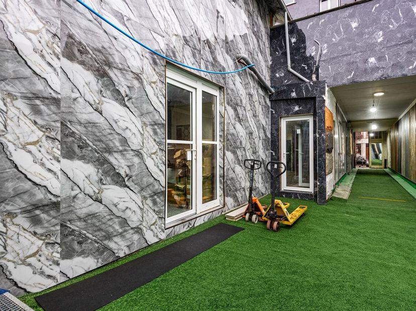 Immeuble commercial (413 m²) situé à Groenenhoek à Berchem<br />
Situation :<br />
Cette propriété exceptionnelle est située dans la Lodewijk Van Berc