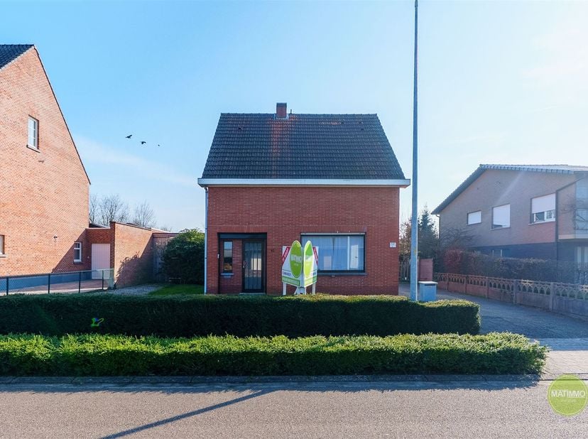 Charmante gezinswoning met tuin in Dessel<br />
<br />
Welkom in deze charmante gezinswoning gelegen in het rustige Dessel. De woning beschikt over