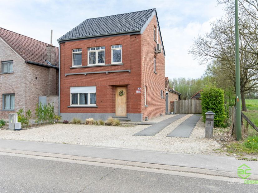+ Als u op onze eigen website (www.empresaconsult.be) naar deze woning doorklikt, vindt u alle info! +<br />
<br />
Centraal gelegen tussen Zoutleeu