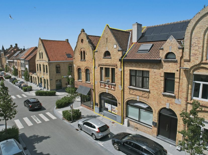 Herenhuis met handelsruimte &amp; wellness in Nieuwpoort-Stad<br />
<br />
In het centrum van Nieuwpoort-Stad bevindt zich dit gerenoveerde herenhuis (201