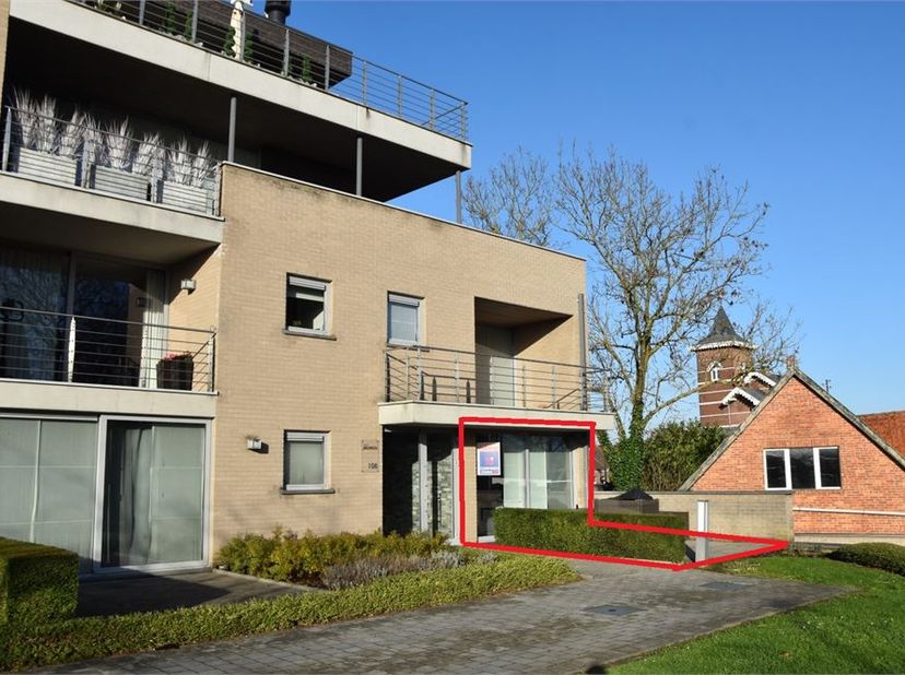 Modern appartement met volgende eigenschappen:° vlotte verbinding met Bilzen, Hasselt en E313° rustig gelegen en toch op wandelafstand van het commerc