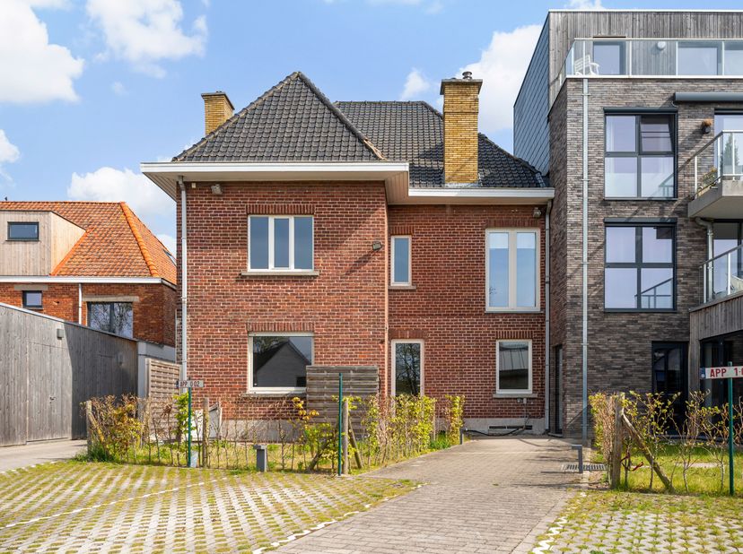 Unieke investeringskans met vergunning voor 3 appartementen in Vichte!<br />
Bent u op zoek naar een project met heel wat potentieel? Dan is deze kara