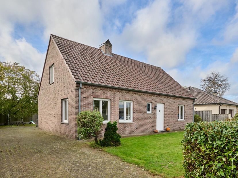 Huis te koop in Eind 59,
                    3930 Achel