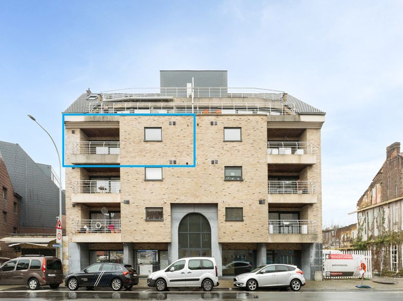 Ruim en luxueus appartement met 3 slaapkamers in hartje Roeselare<br />
Op zoek naar een instapklaar appartement met 2 terrassen dat ruimte, comfort é
