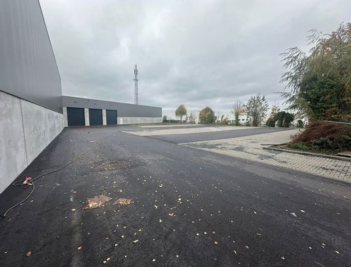                                         Bâtiment commercial à louer à Aartselaar, € 23.968
