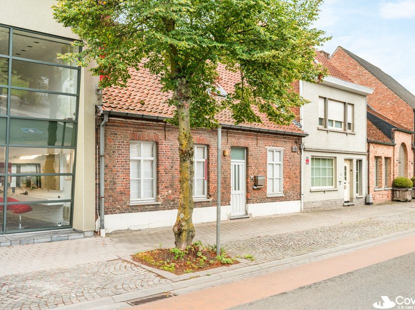 Huis te koop in Vichtesteenweg 12,
                    8540 Deerlijk