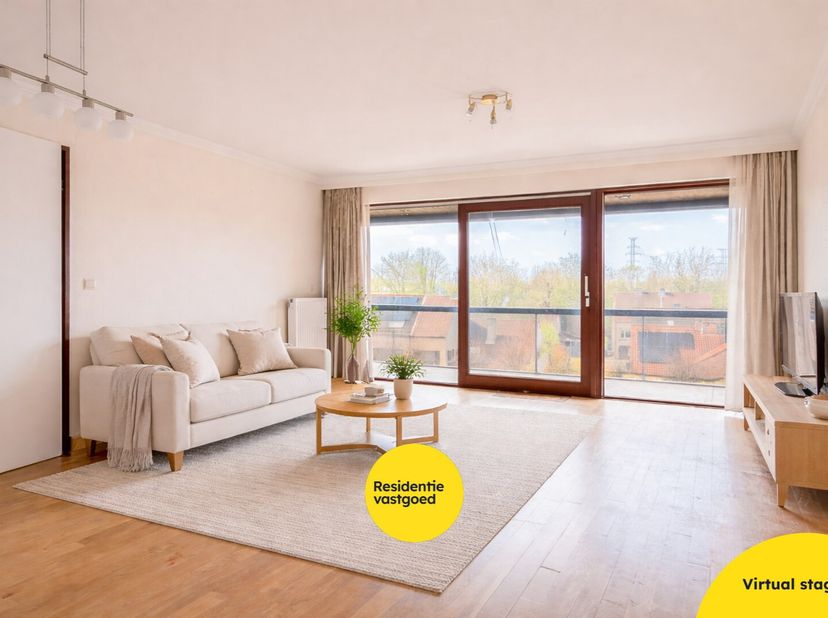 Dit zeer ruim appartement op de derde verdieping is gelegen in de gegeerde wijk Kristus Koning, nabij het Graaf Visartpark. Met een bewoonbare oppervl