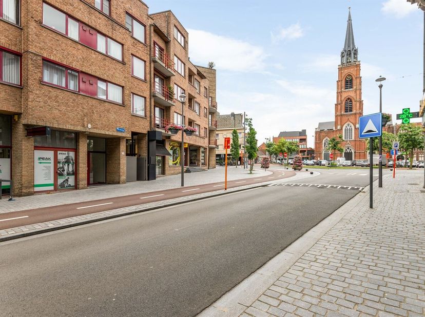 Local commercial prêt à l'emploi offrant un fort potentiel<br />
Situé au coeur animé de Boom, cet espace commercial entièrement rénové offre une exce