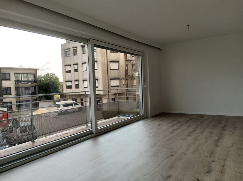 Sfeervol gerenoveerd appartement met terras en parking!<br />
Aarschot is zo’n plek waar alles mooi in balans voelt: levendig, maar nooit te druk. Ste