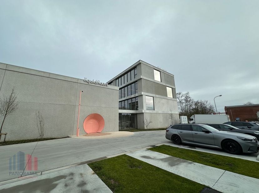 Nieuwbouw kantoor van 142 m²&amp;nbsp;in combinatie met een nieuwbouw magazijn van 180 m² te koop op amper 900 m van de Oudenaardsesteenweg (N391) die na