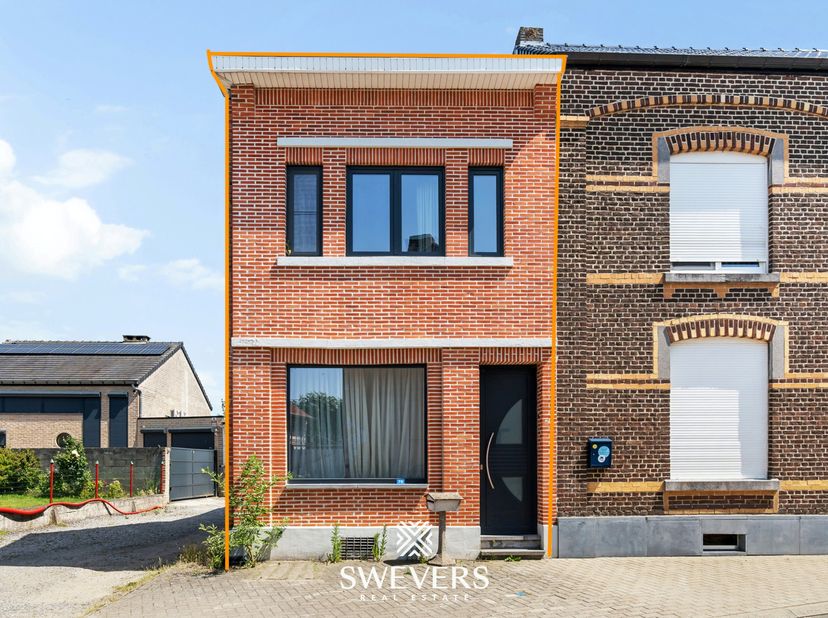 Voor meer info en foto’s, surf naar www.swevers.be – Op zoek naar een woning die je volledig naar eigen smaak kan renoveren? Dan biedt deze woning aan