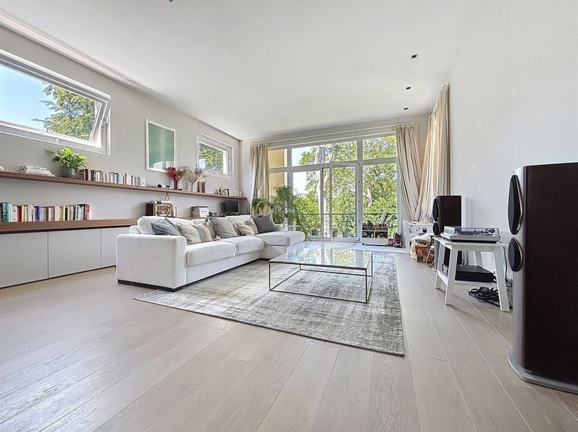 Avenue Brugmann - Prachtige loft van +/- 145 m² met twee slaapkamers en een eigen terras, met de volgende indeling: Op de 2e verdieping / 3 verdieping