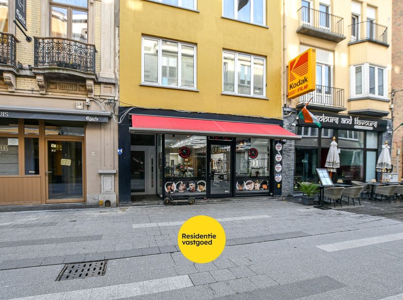 Investeer in een unieke handelspand met drie appartementen in hartje Blankenberge!<br />
Ontdek deze uitzonderlijke investeringsopportuniteit aan de B