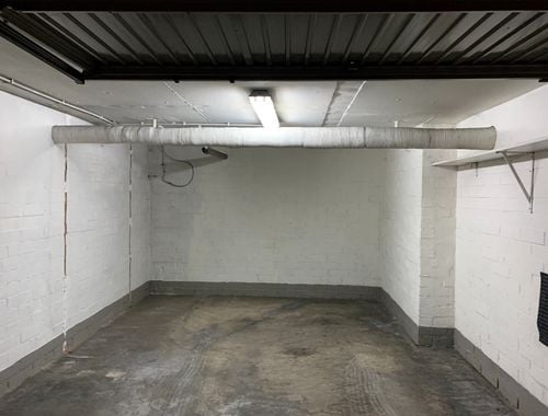                                         Garage à vendre à Deurne, € 24.900
