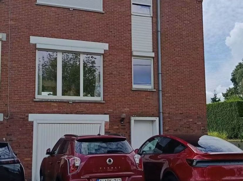 Recent gerenoveerde woning te koop met een zeer rustige ligging nabij het centrum van Houthalen op een ruim perceel van 7are60ca met zuidelijke oriënt