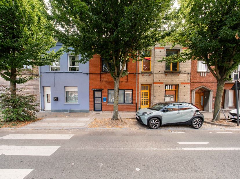 In de Frans van Ryhovelaan bevindt zich deze ruime woning met veel mogelijkheden, een aangename buitenruimte én aandacht voor energiezuinig wonen. Het